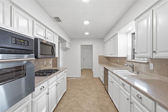 401 Monti Drive, Lewisville, TX 75057