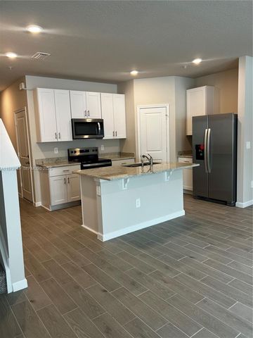 478 Salisbury Cir, Fort Pierce, FL 34982