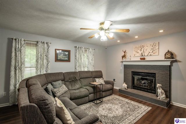 17 Bittersweet Place, Brandenburg, KY 40108