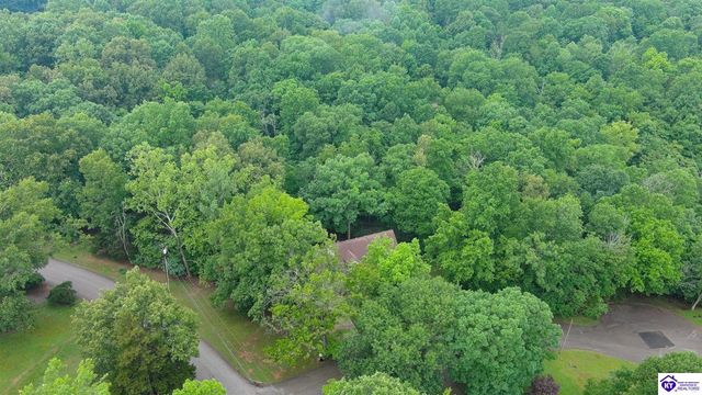 17 Bittersweet Place, Brandenburg, KY 40108