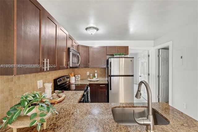 7241 Miami Lakes Dr D19, Miami Lakes, FL 33014