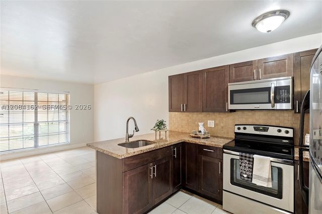 7241 Miami Lakes Dr D19, Miami Lakes, FL 33014