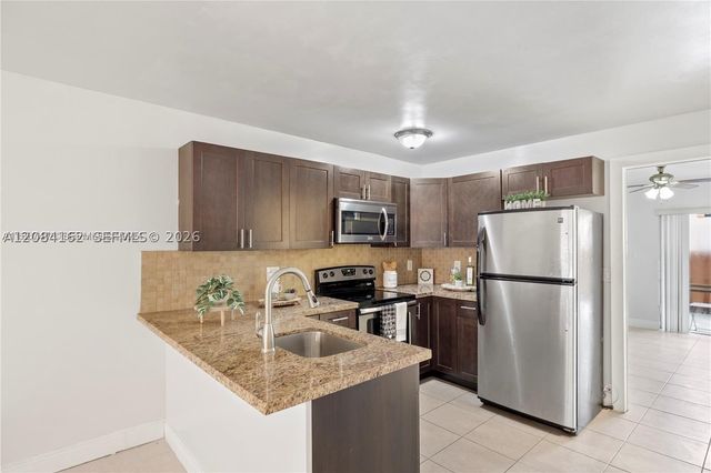 7241 Miami Lakes Dr D19, Miami Lakes, FL 33014