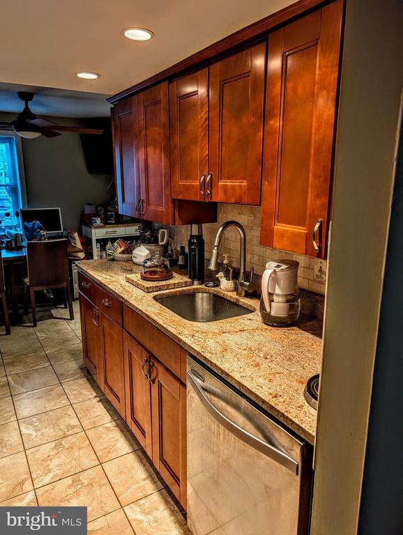 Image 2 of property listing at 5451 FALLRIVER ROW CT, Columbia, MD 21044