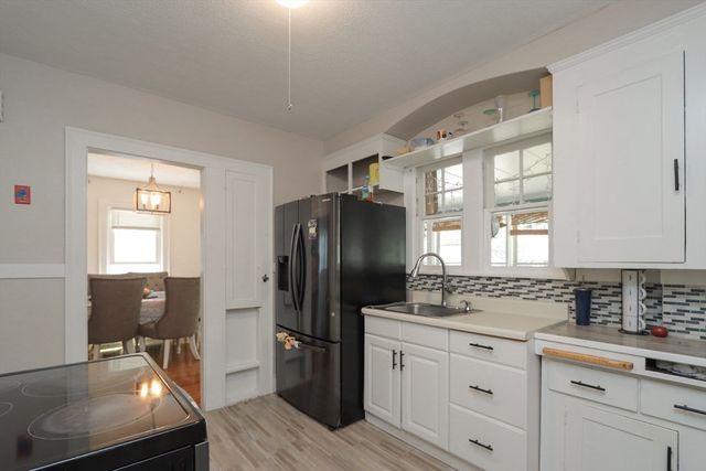 34 Preston St, Springfield, MA 01109
