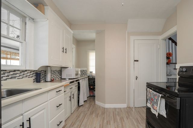 34 Preston St, Springfield, MA 01109