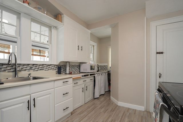 34 Preston St, Springfield, MA 01109