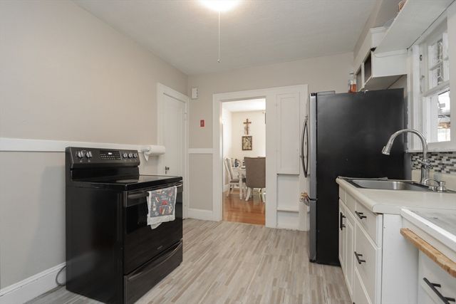 34 Preston St, Springfield, MA 01109