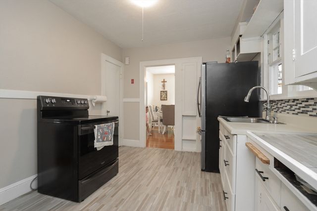 34 Preston St, Springfield, MA 01109