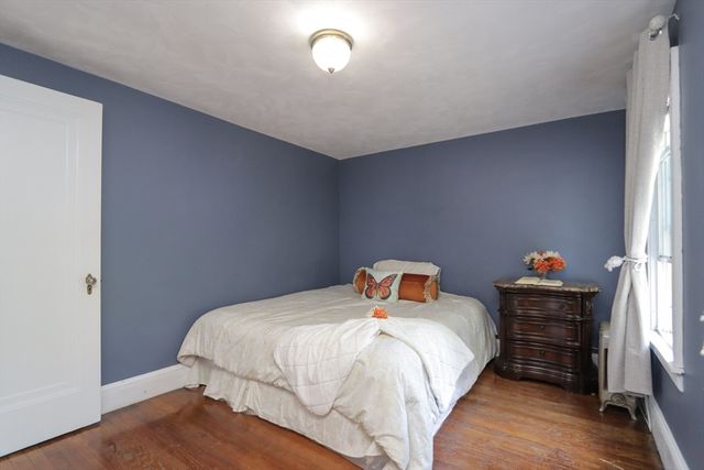 34 Preston St, Springfield, MA 01109