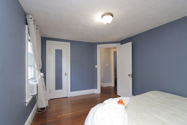 34 Preston St, Springfield, MA 01109