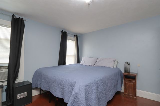 34 Preston St, Springfield, MA 01109