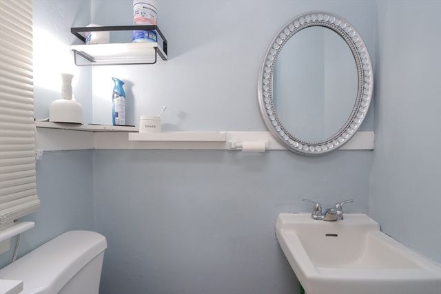 34 Preston St, Springfield, MA 01109