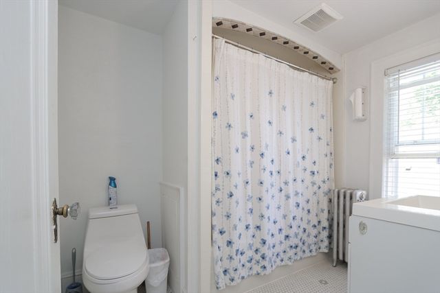 34 Preston St, Springfield, MA 01109