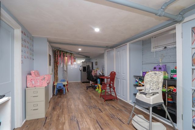 34 Preston St, Springfield, MA 01109