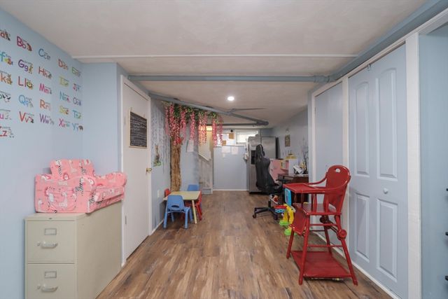 34 Preston St, Springfield, MA 01109