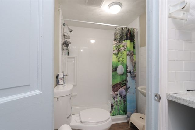 34 Preston St, Springfield, MA 01109