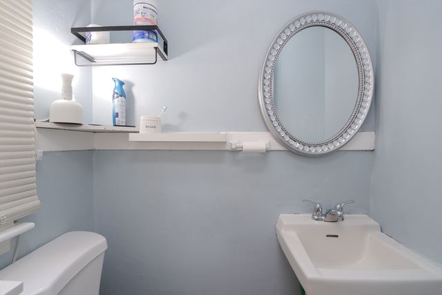 34 Preston St, Springfield, MA 01109