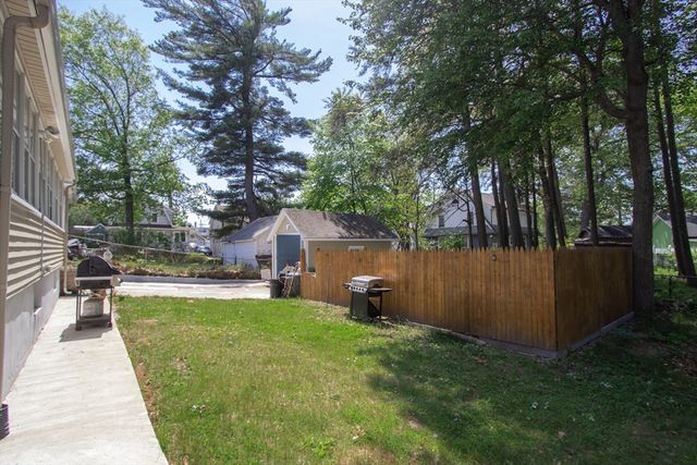 34 Preston St, Springfield, MA 01109