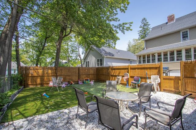 34 Preston St, Springfield, MA 01109