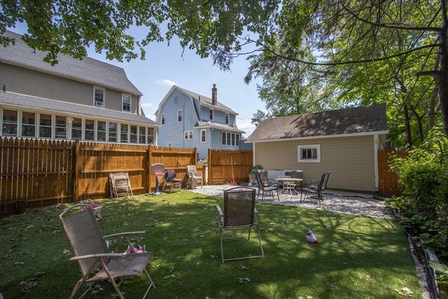 34 Preston St, Springfield, MA 01109