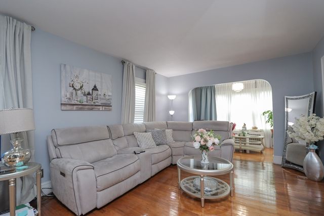 34 Preston St, Springfield, MA 01109