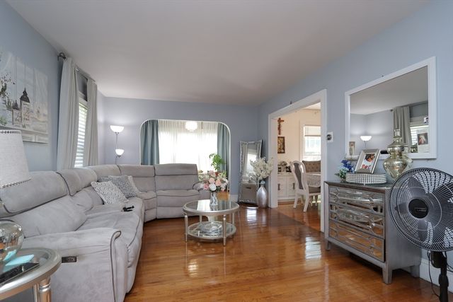 34 Preston St, Springfield, MA 01109