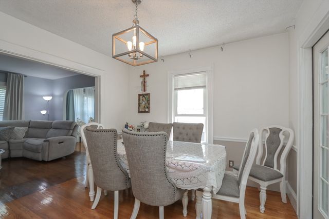 34 Preston St, Springfield, MA 01109