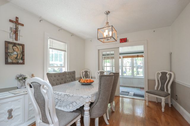 34 Preston St, Springfield, MA 01109