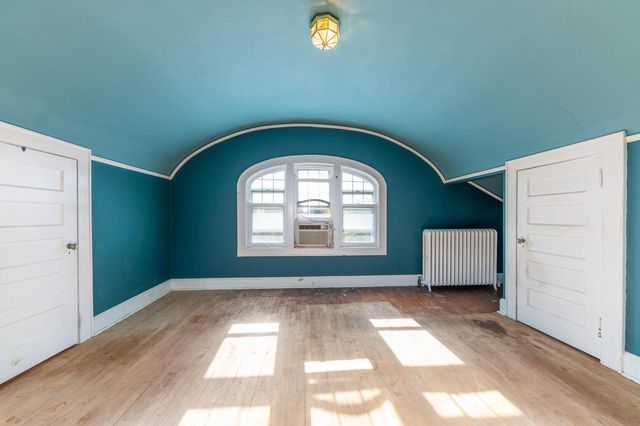 2226 E Newton AVENUE, Shorewood, WI 53211