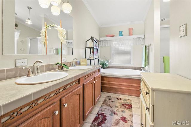106 Bridle Trail Drive, Robertsville, MO 63072