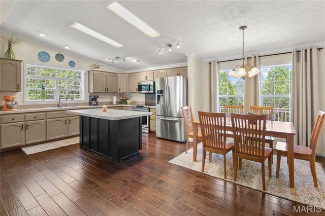 106 Bridle Trail Drive, Robertsville, MO 63072