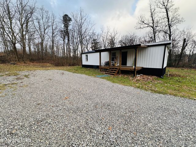 803 Old Poplar Cove Rd, Jamestown, TN 38556
