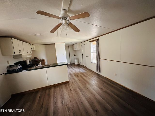 803 Old Poplar Cove Rd, Jamestown, TN 38556