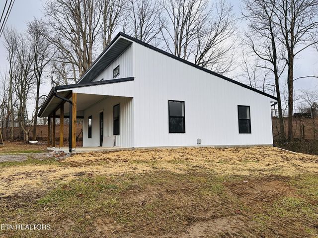 803 Old Poplar Cove Rd, Jamestown, TN 38556