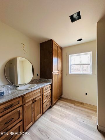 803 Old Poplar Cove Rd, Jamestown, TN 38556