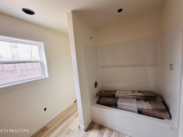 803 Old Poplar Cove Rd, Jamestown, TN 38556