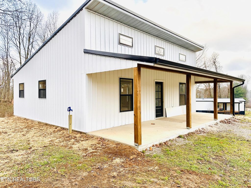 803 Old Poplar Cove Rd, Jamestown, TN 38556