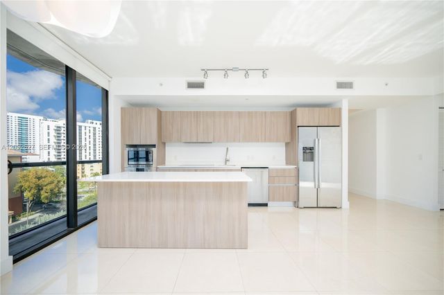 201 SW 17th Road 701, Miami, FL 33129