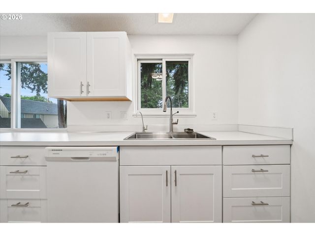 3924 Se 168TH Ave, Portland, OR 97236