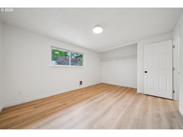 3924 Se 168TH Ave, Portland, OR 97236