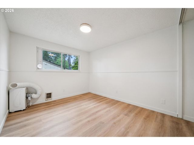3924 Se 168TH Ave, Portland, OR 97236