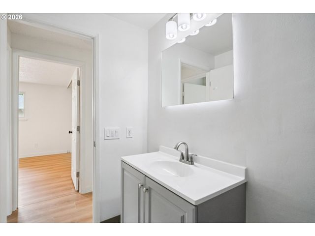 3924 Se 168TH Ave, Portland, OR 97236
