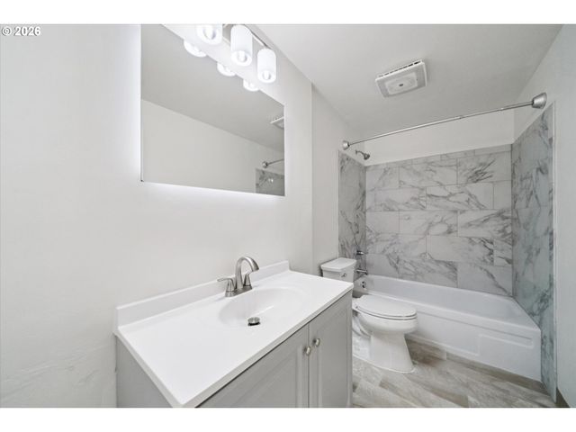 3924 Se 168TH Ave, Portland, OR 97236