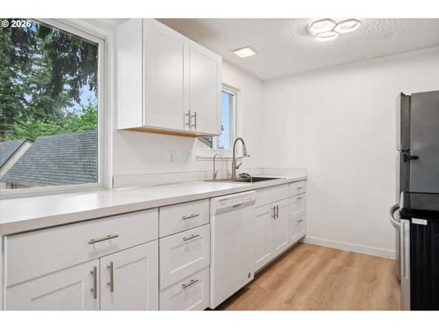 3924 Se 168TH Ave, Portland, OR 97236