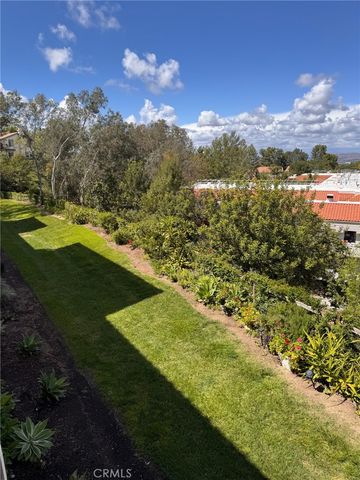 4002 Calle Sonora, Laguna Woods, CA 92637