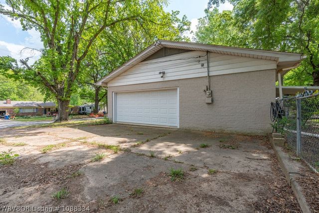215 N 57th Street, Fort Smith, AR 72903