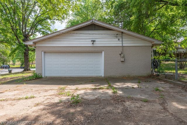 215 N 57th Street, Fort Smith, AR 72903