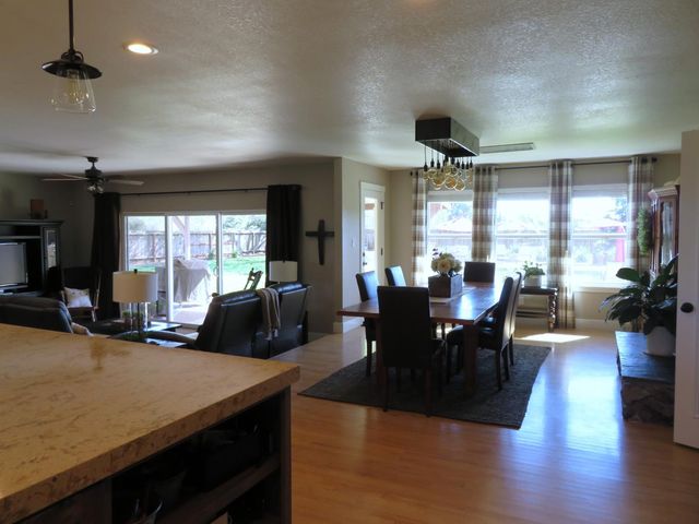 4900 Pleasant Valley Rd, Oakdale, CA 95361