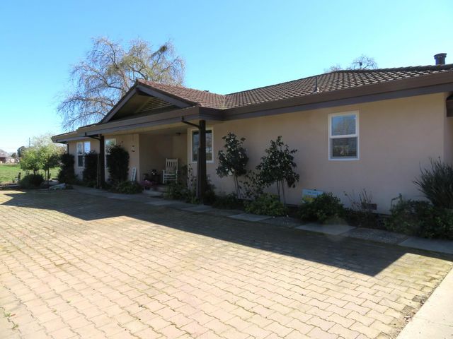 4900 Pleasant Valley Rd, Oakdale, CA 95361